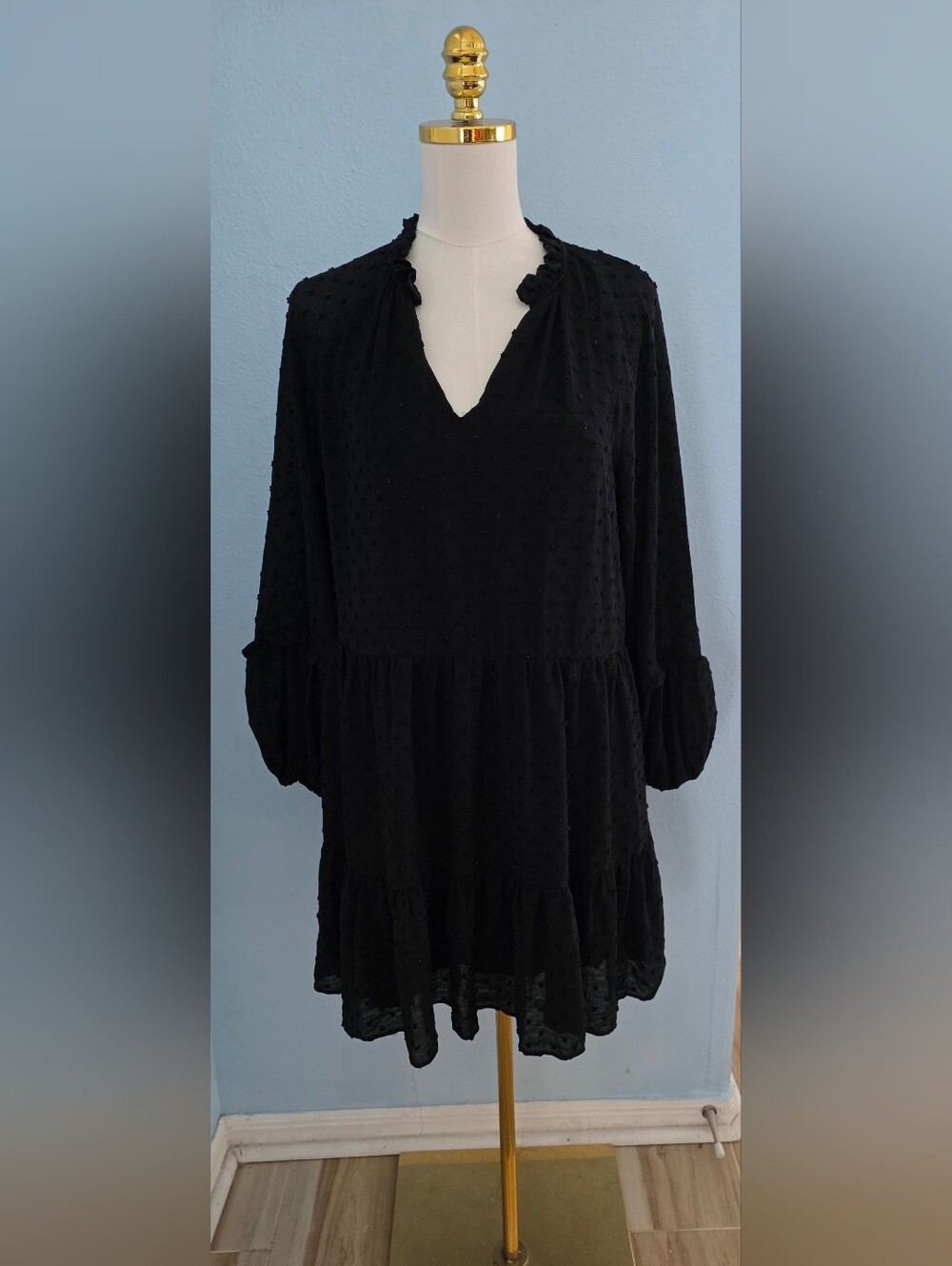 CeCe Black Long Sleeve Textured Tiered V-Neck Dress
